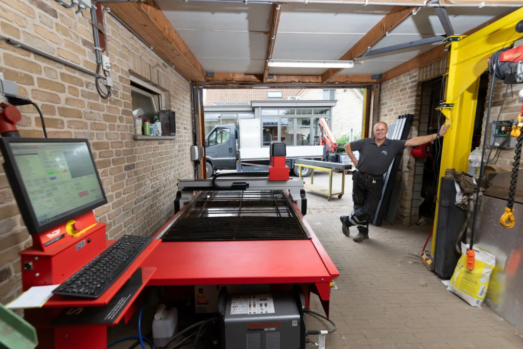 Gert Martens using his Swift-Cut Pro CNC plasma cutting table