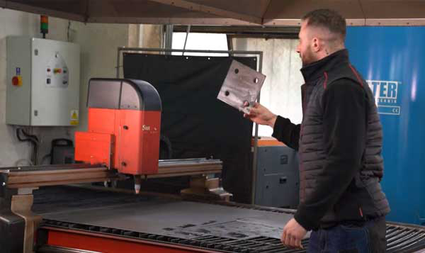 MSprojekt's Swift-Cut Pro 3000 CNC plasma cutting machine, paired with the Hypertherm Powermax105 plasma source and SigmaNEST CAD/CAM software.