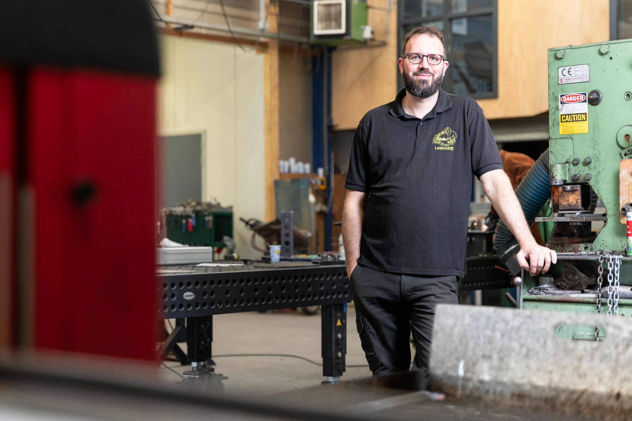 Efesto welding and cutting services business manager Daniel with a Swift-Cut Pro CNC Plasma table