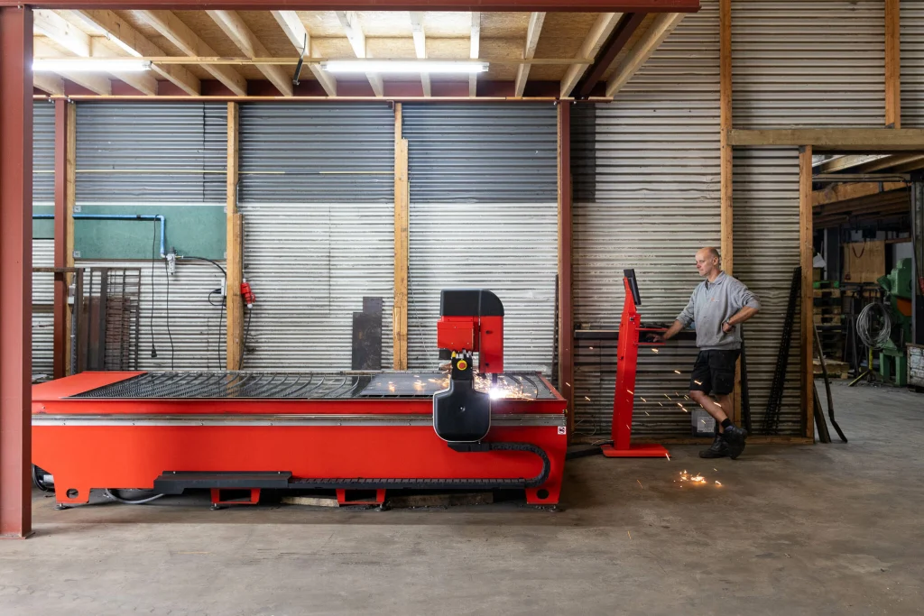Peter, representing Tentvloeren, using his Swift-Cut Pro CNC plasma cutting table in his workshop