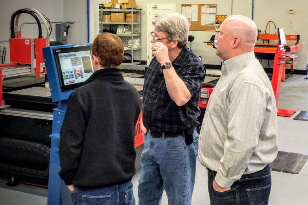 Swift-Cut demonstrating their SwiftCAM software and CNC plasma and waterjet cutting machines