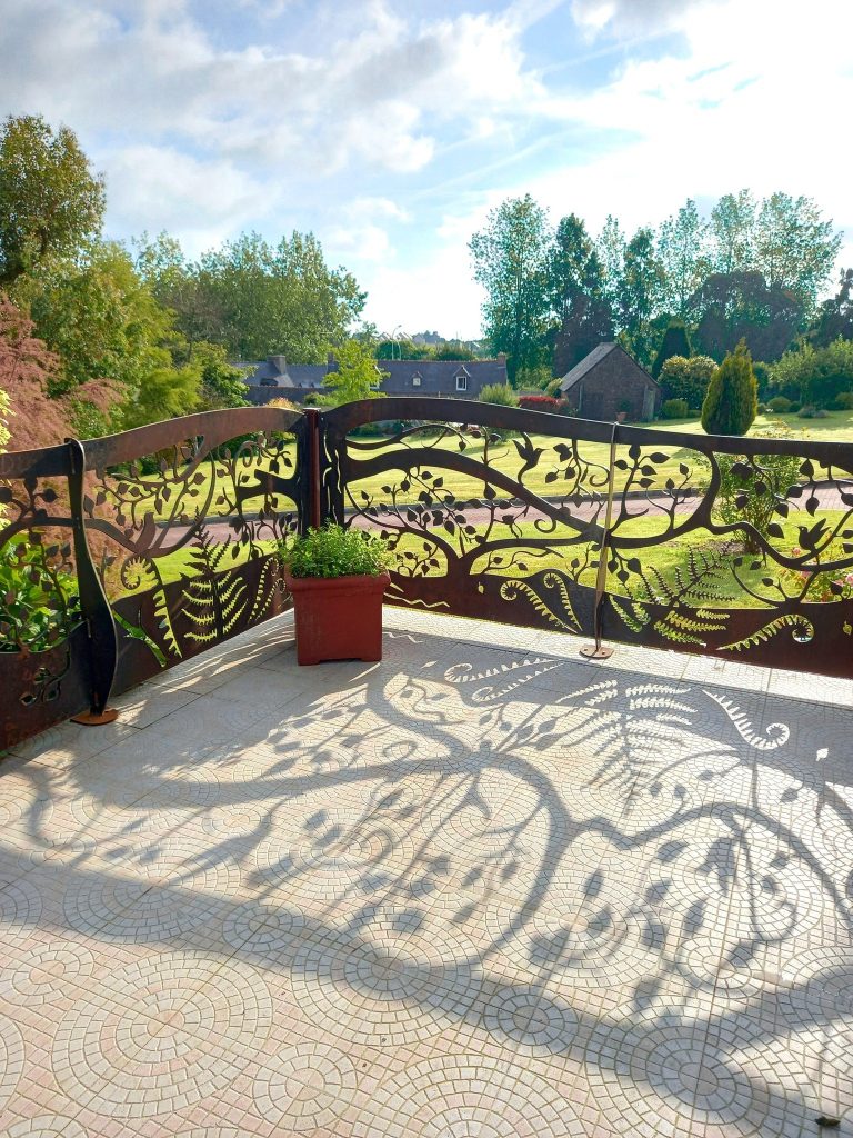 IJA Ferronnerie ornate metal design. cut out on a Swift-Cut Pro 3000 CNC plasma cutting machine